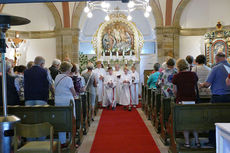 Nachfeier des Mährisch-Neustädter Wachsstockfestes an der Weingartenkapelle (Foto: Karl-Franz Thiede)